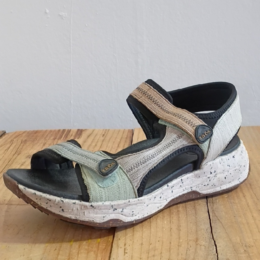 Taos Footwear Women's Light Green and Beige Sport Sandals